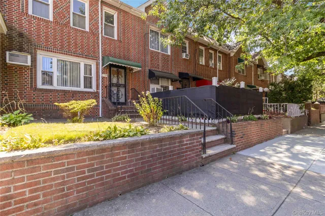 $800,000 | 97-18 25th Avenue | East Elmhurst