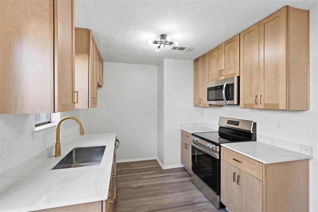 612 Ridgeline Drive Hurst, TX 76053 - Photo 6 of 26