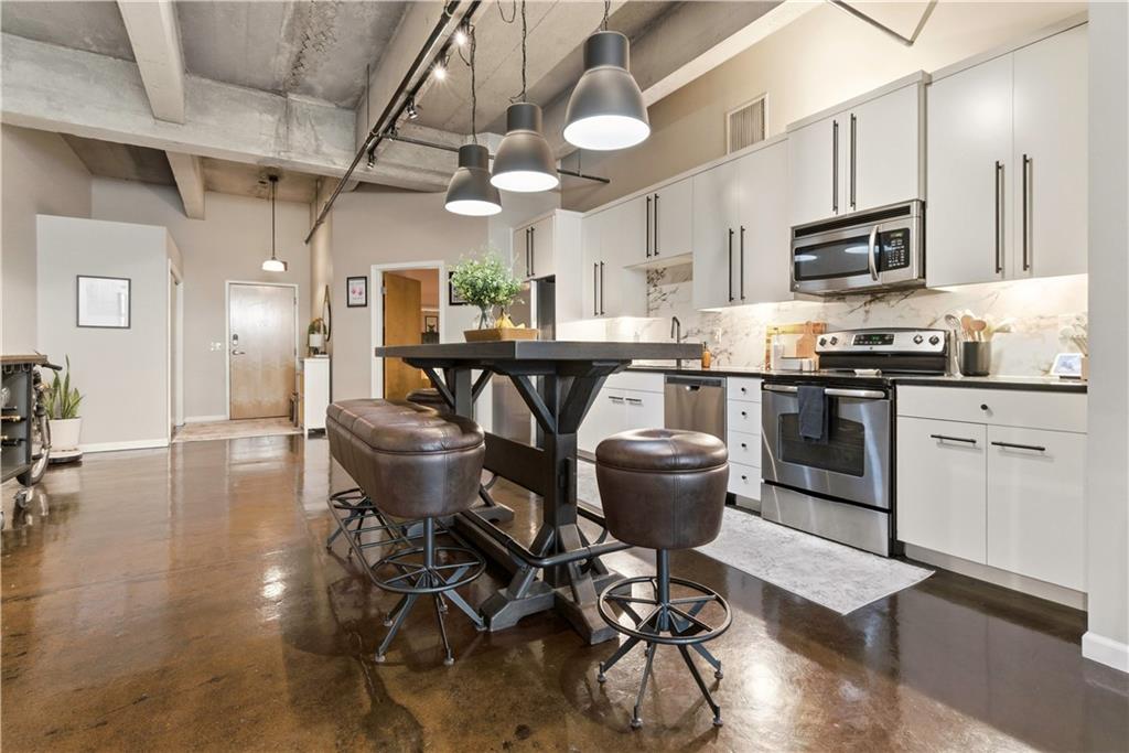 360 West Pershing Road, Unit 30 Kansas City, MO 64108 - Photo 4 of 28