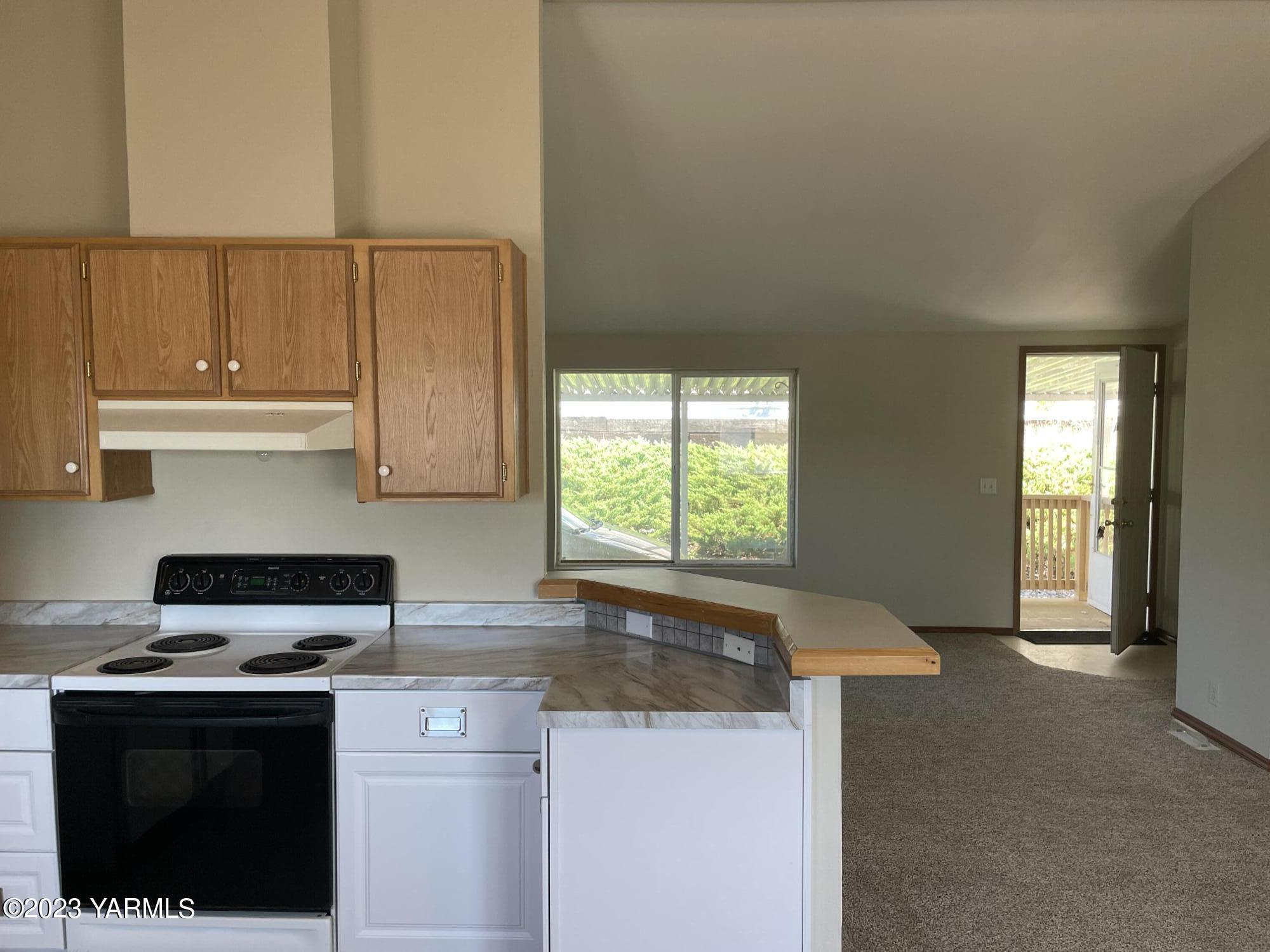 1200 South Euclid Road, Unit 89 Grandview, WA 98930 - Photo 8 of 23 a kitchen with granite countertop a sink a stove and cabinets