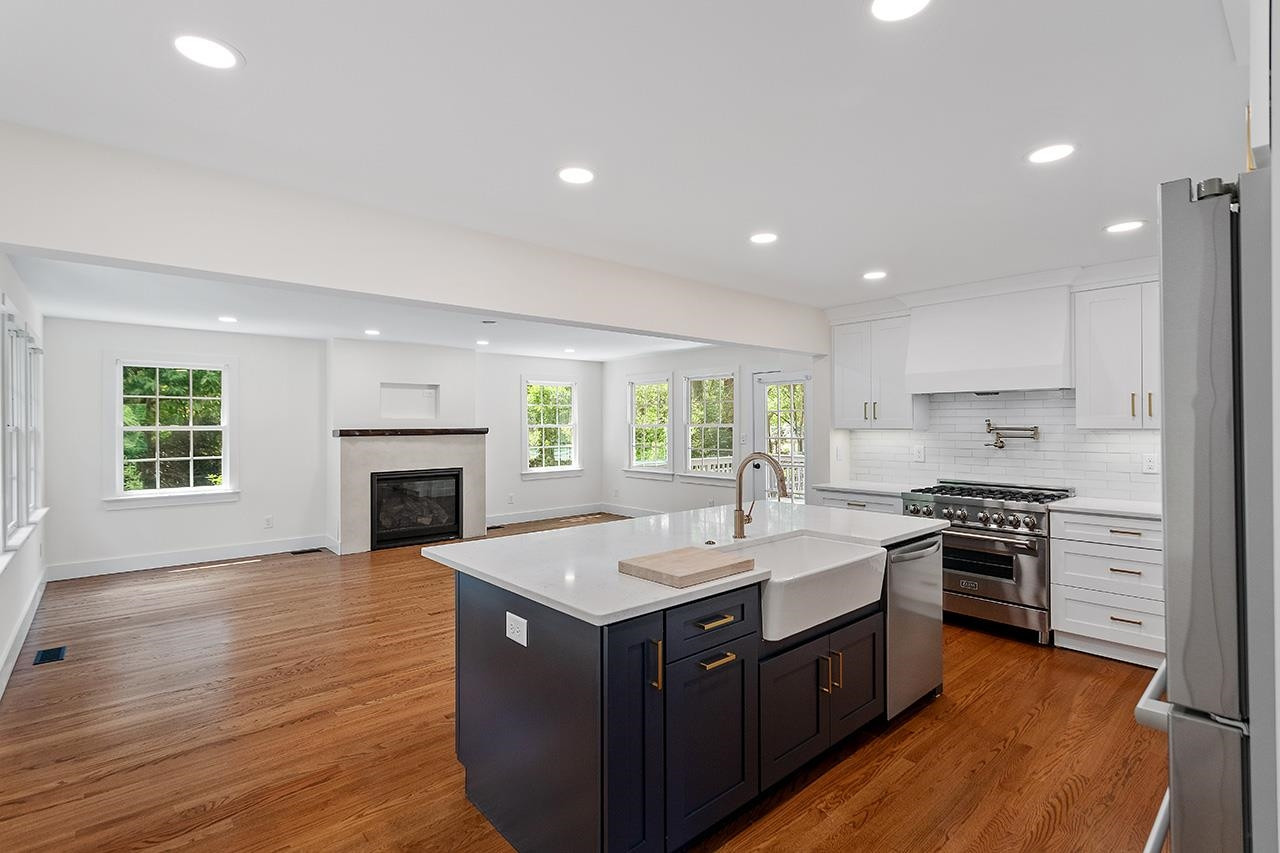 4805 Stonehill Drive Raleigh, NC 27609 - Photo 8 of 35 Photo 8