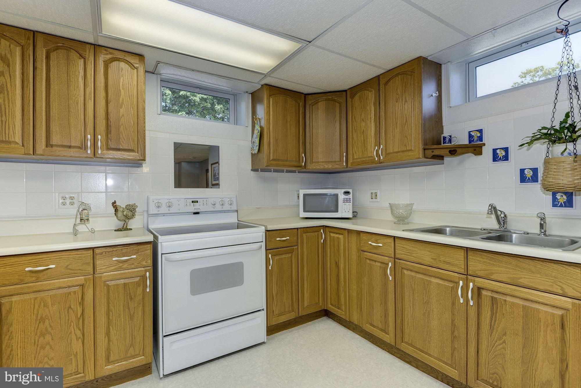2055 Tyrone Road Westminster, MD 21158 - Photo 27 of 30 Kitchenette