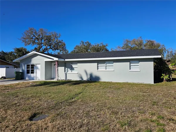 $2,200 | 1621 17th Street East, Bradenton, FL 34208