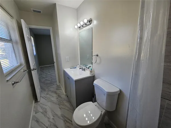 $2,200 | 1621 17th Street East, Bradenton, FL 34208