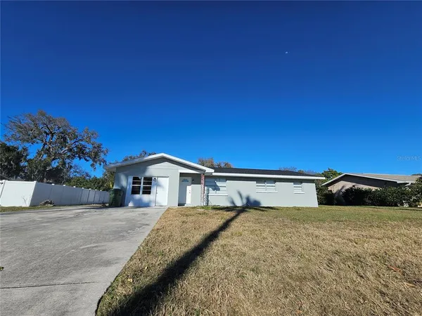 $2,200 | 1621 17th Street East, Bradenton, FL 34208