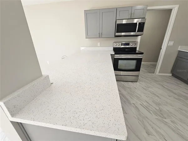 $2,200 | 1621 17th Street East, Bradenton, FL 34208