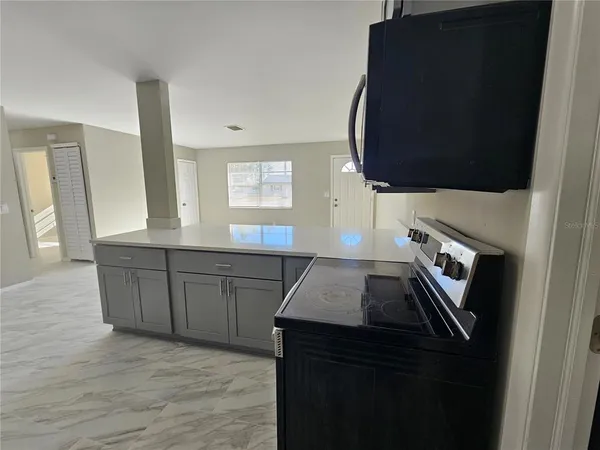 $2,200 | 1621 17th Street East, Bradenton, FL 34208