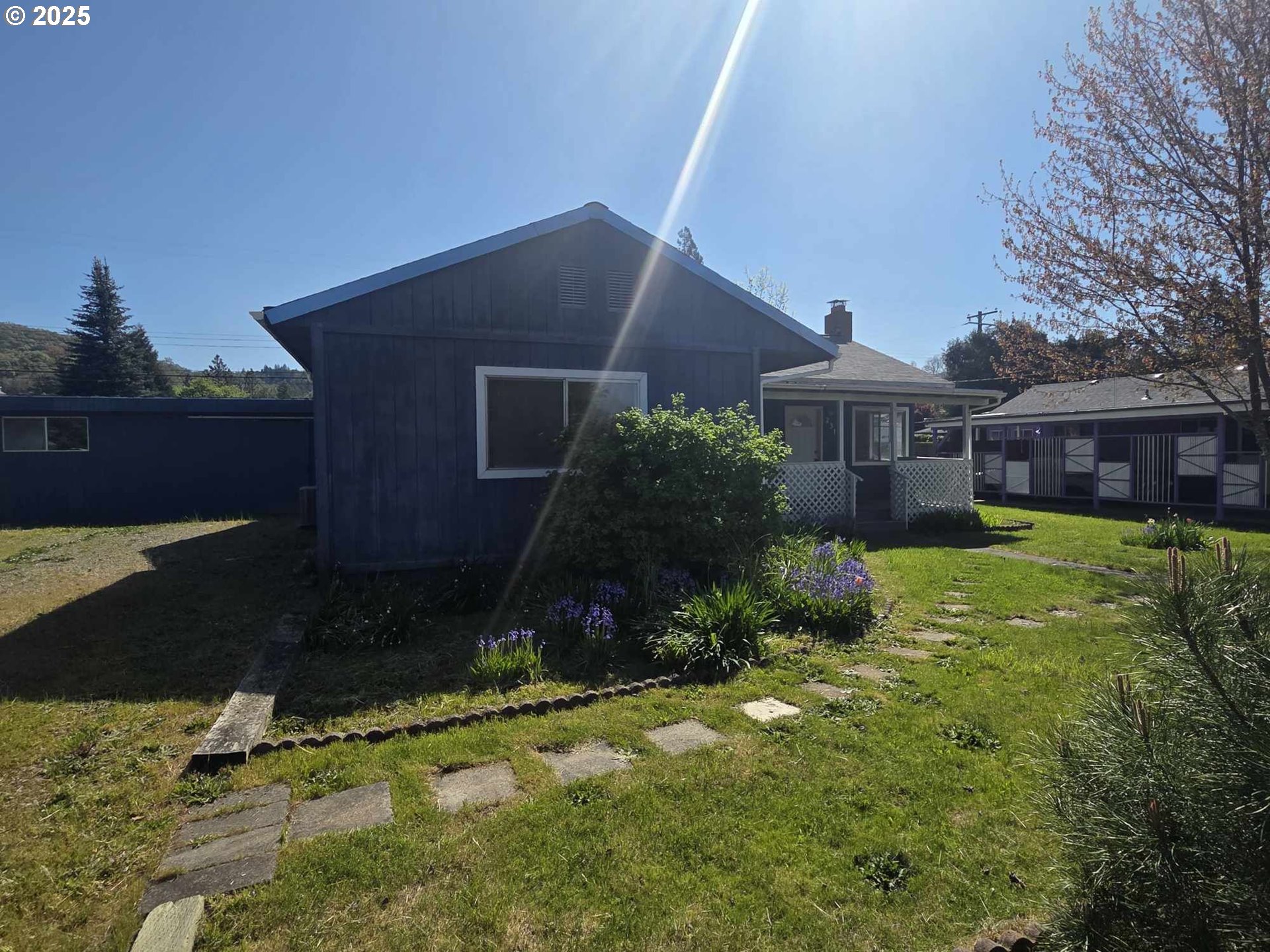 231 Harbor Drive Riddle, OR 97469 - Photo 2 of 15