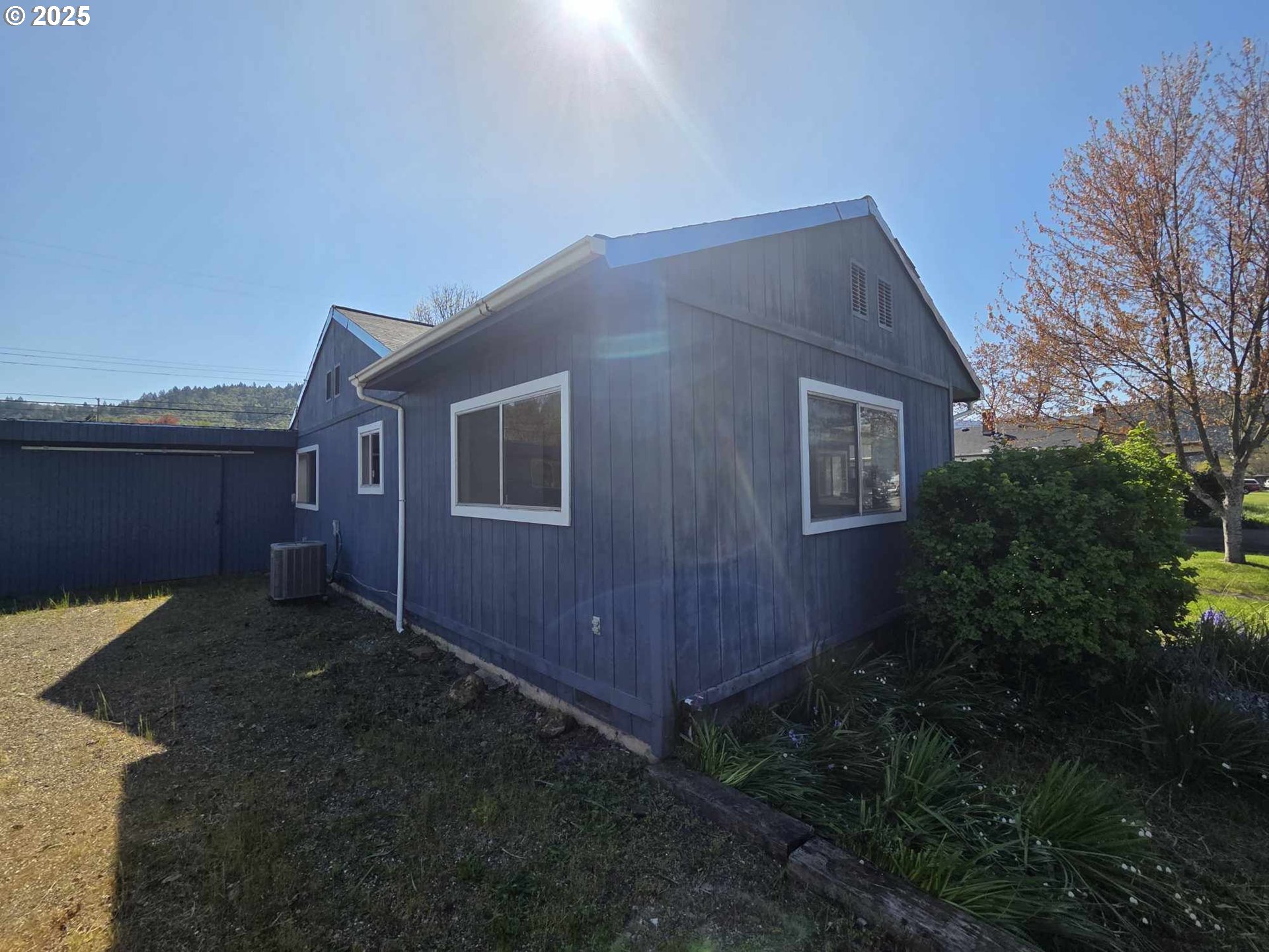231 Harbor Drive Riddle, OR 97469 - Photo 4 of 15