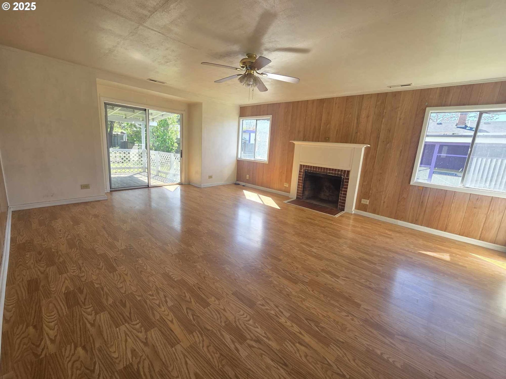 231 Harbor Drive Riddle, OR 97469 - Photo 9 of 15