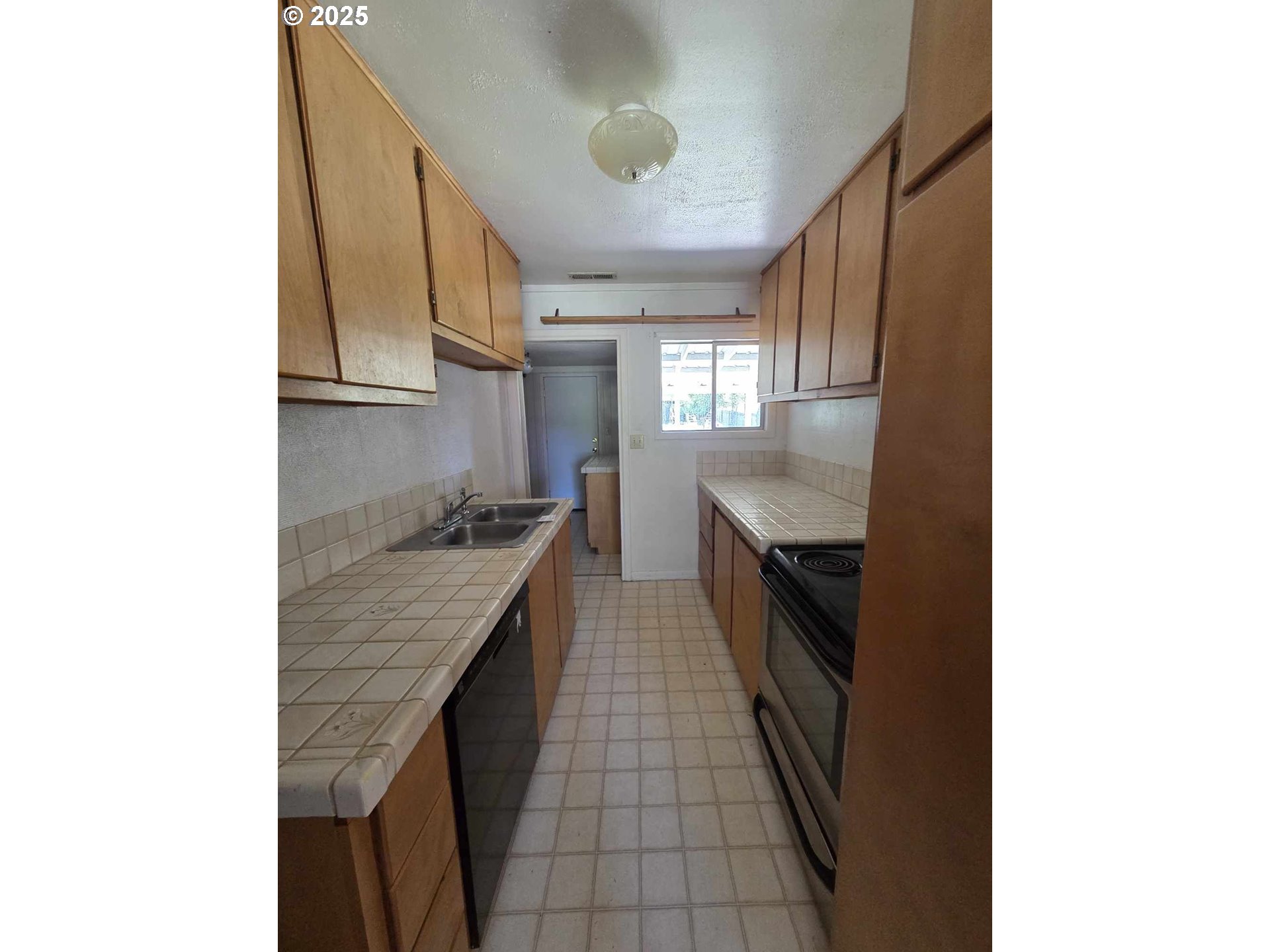 231 Harbor Drive Riddle, OR 97469 - Photo 10 of 15