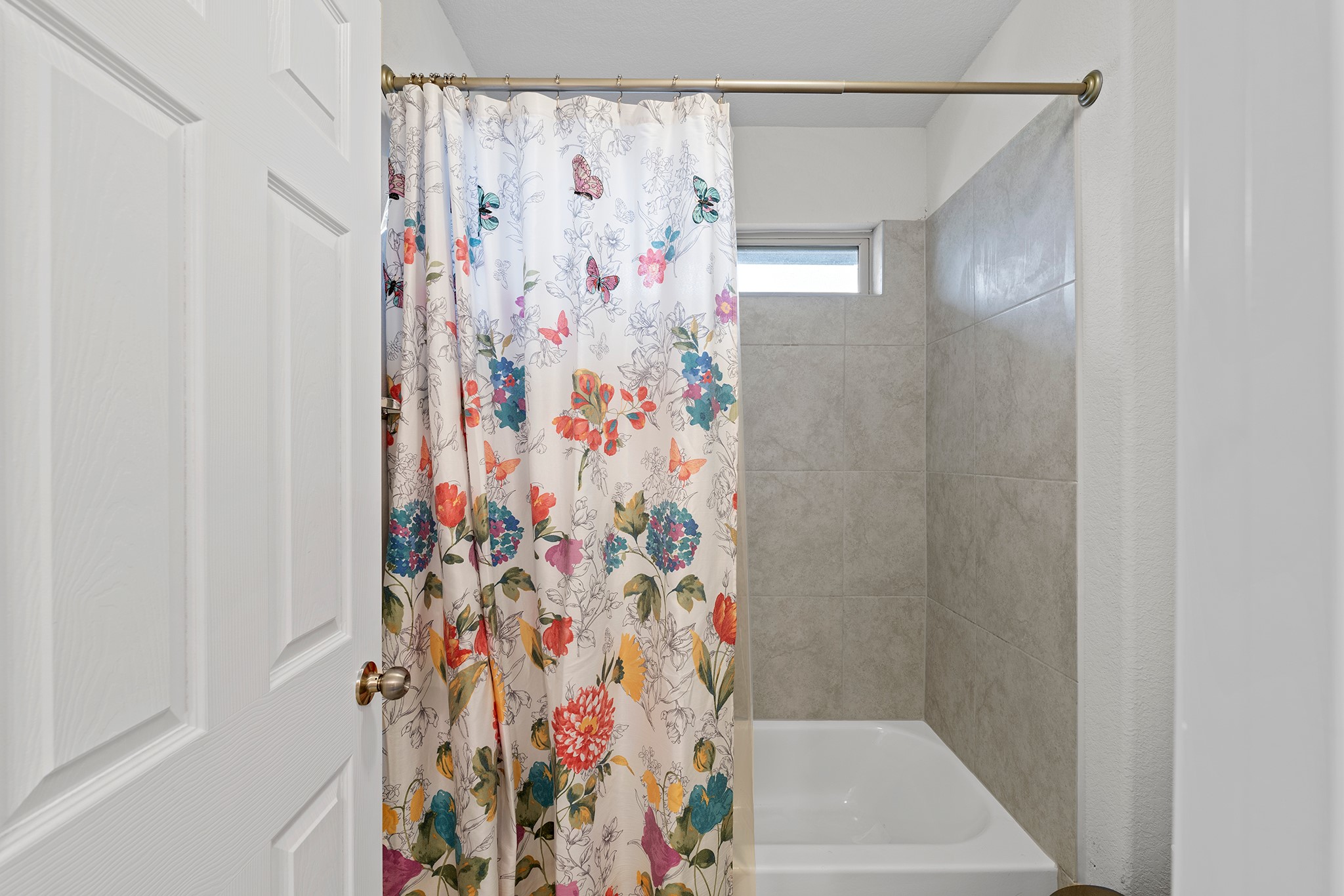 133 Caney Cove Leander, TX 78641 - Photo 21 of 30 Full bathroom with shower / tub combo