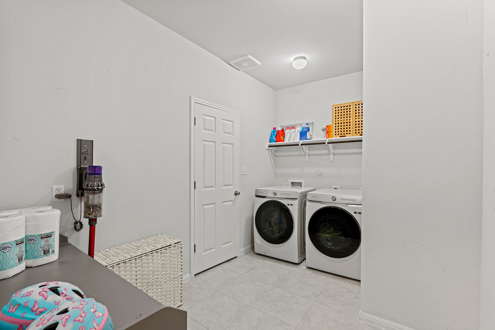 133 Caney Cove Leander, TX 78641 - Photo 25 of 30 Laundry room with washing machine and dryer, laundry area, and baseboards