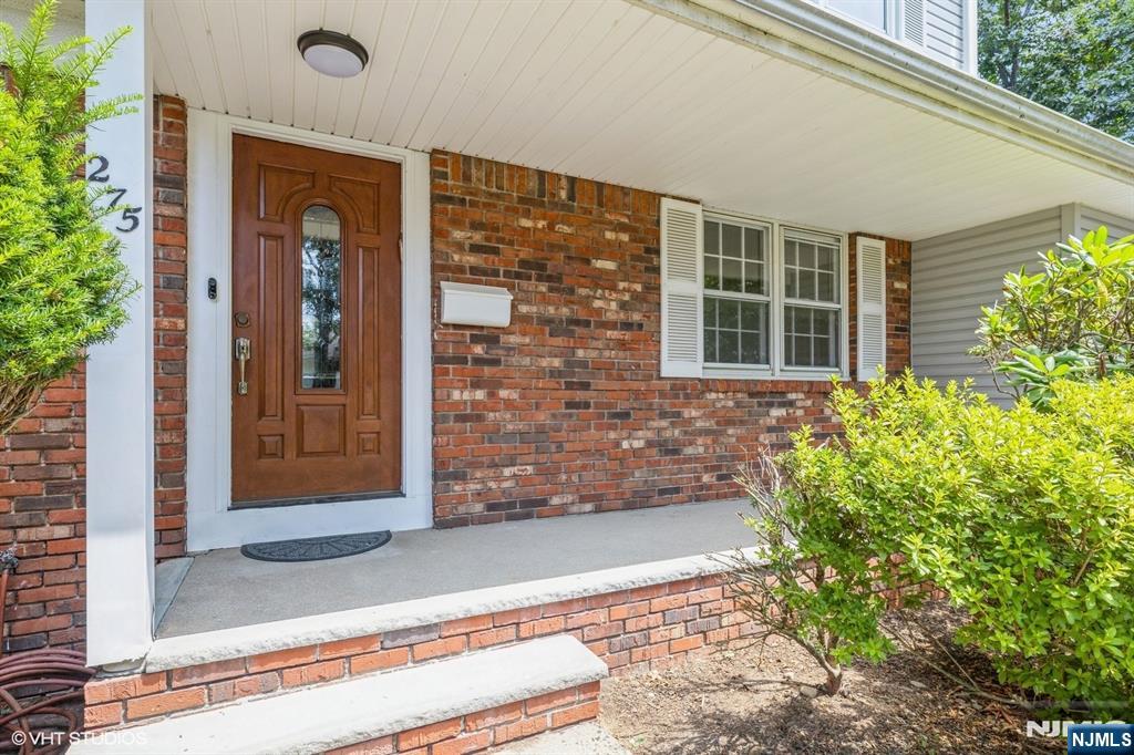 275 Taft Court Paramus, NJ 07652 - Photo 7 of 40