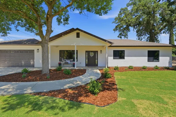 $725,000 | 208 North Linwood Street, Visalia, CA 93291
