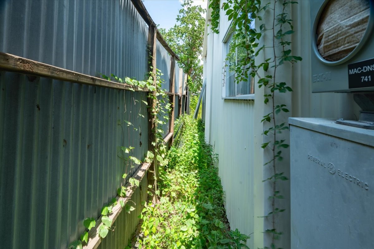 741 McDaniel Street Houston, TX 77022 - Photo 11 of 25 a backyard of a house with lots of green space