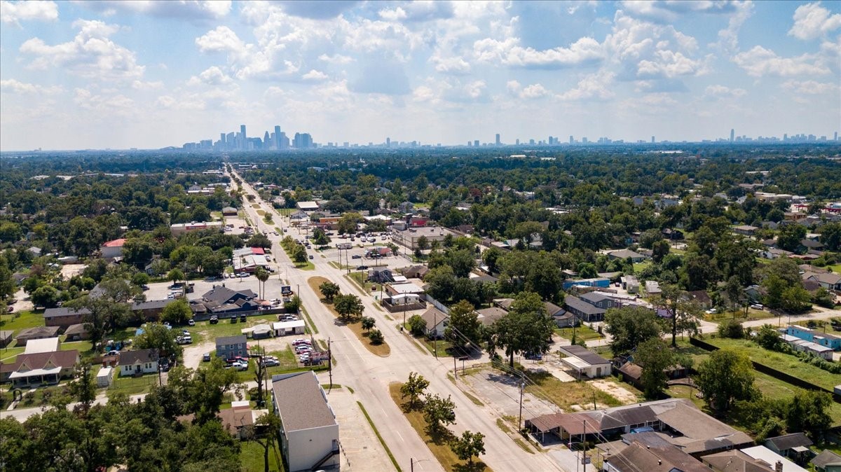 741 McDaniel Street Houston, TX 77022 - Photo 15 of 25 an aerial view of multiple house
