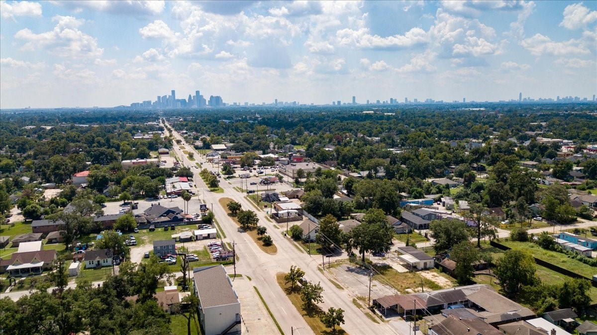 741 McDaniel Street Houston, TX 77022 - Photo 16 of 25 an aerial view of multiple house