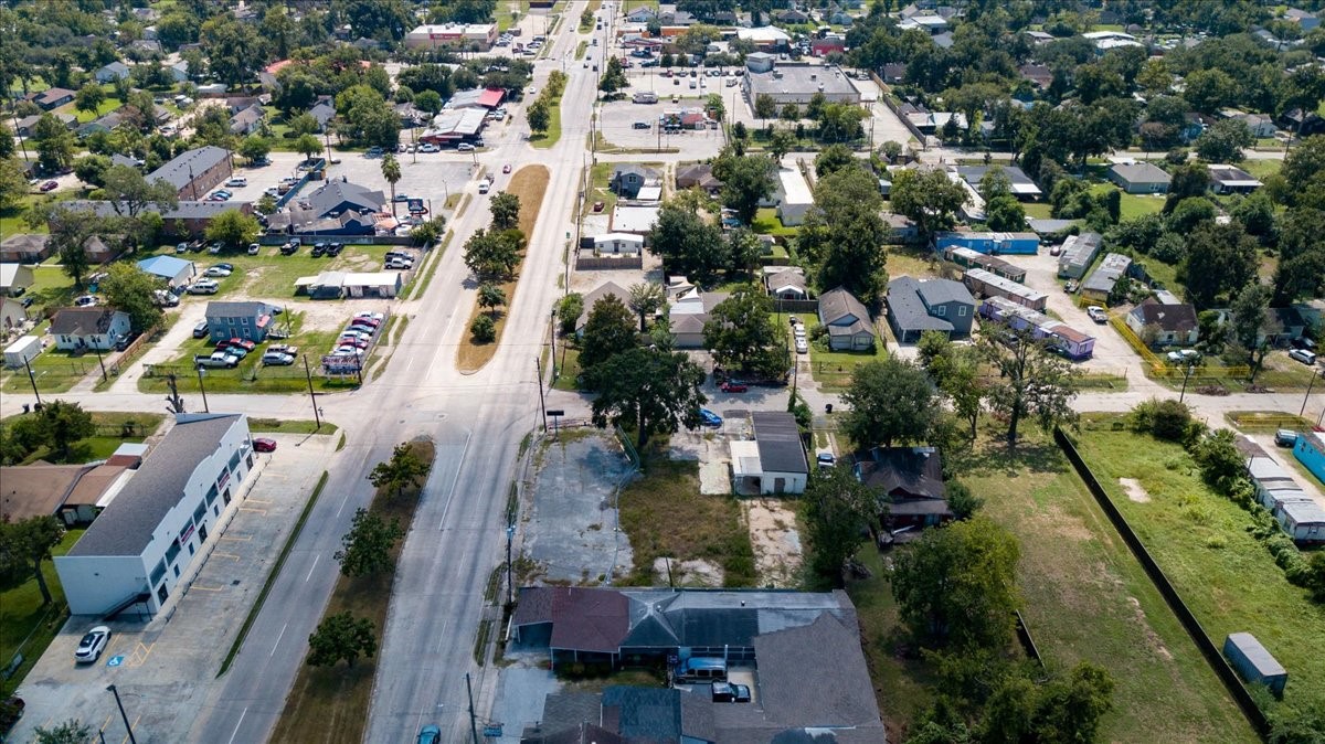 741 McDaniel Street Houston, TX 77022 - Photo 17 of 25 an aerial view of residential houses with outdoor space
