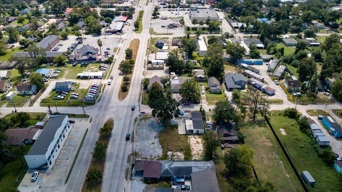 741 McDaniel Street Houston, TX 77022 - Photo 18 of 25 an aerial view of multiple house