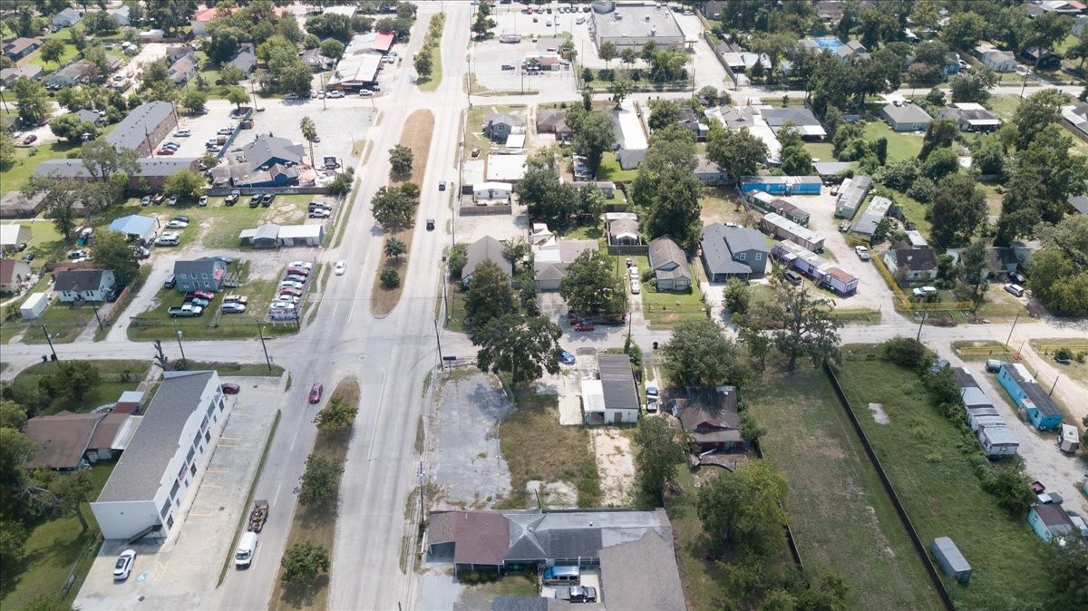 741 McDaniel Street Houston, TX 77022 - Photo 19 of 25 an aerial view of residential houses with outdoor space