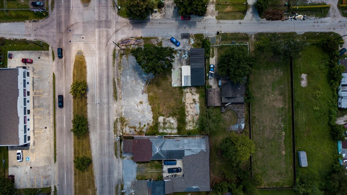 741 McDaniel Street Houston, TX 77022 - Photo 20 of 25 an aerial view of a house with a yard