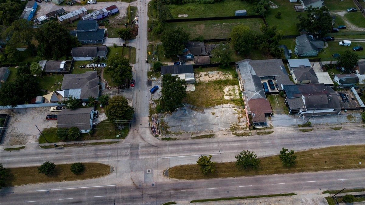 741 McDaniel Street Houston, TX 77022 - Photo 21 of 25 a view of multiple houses