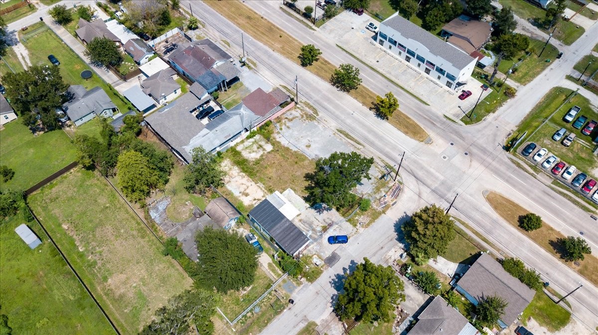 741 McDaniel Street Houston, TX 77022 - Photo 24 of 25 an aerial view of residential houses with outdoor space