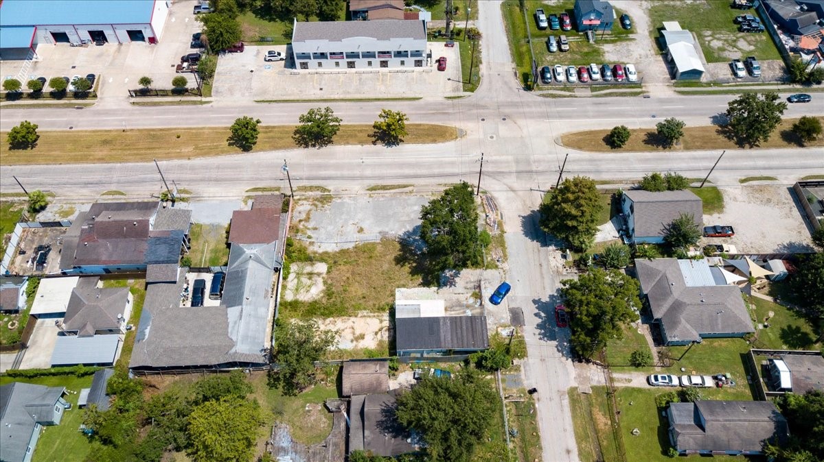741 McDaniel Street Houston, TX 77022 - Photo 25 of 25 an aerial view of residential houses with outdoor space and parking