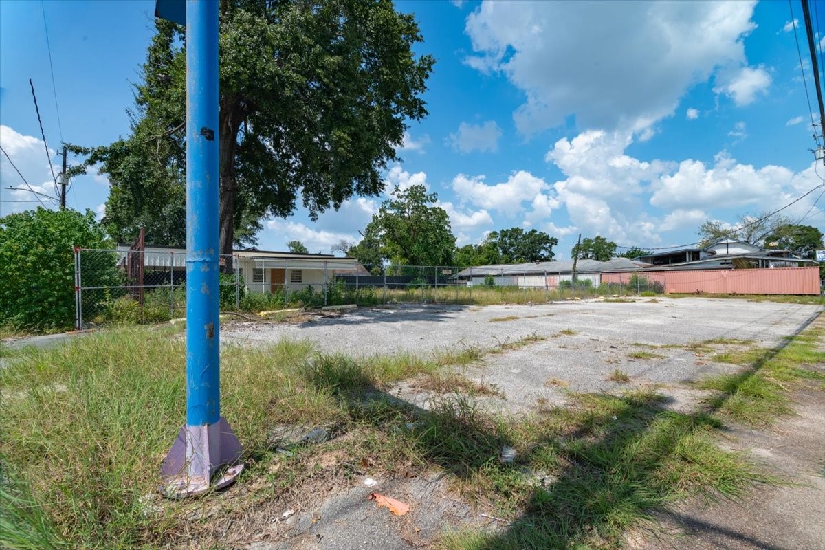 741 McDaniel Street Houston, TX 77022 - Photo 3 of 25 a view of a park with large trees