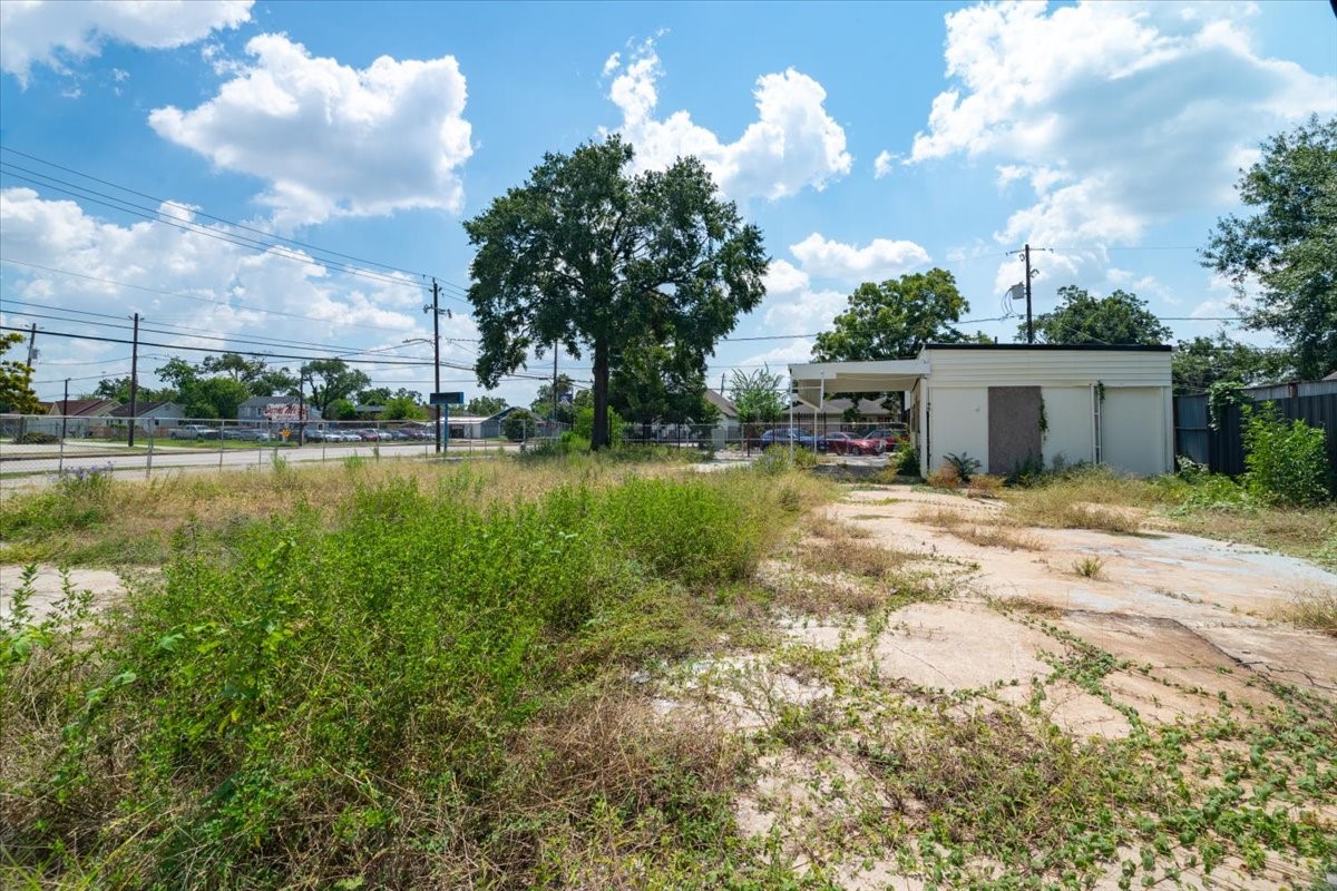 741 McDaniel Street Houston, TX 77022 - Photo 7 of 25 a view of a house with a yard and lake view