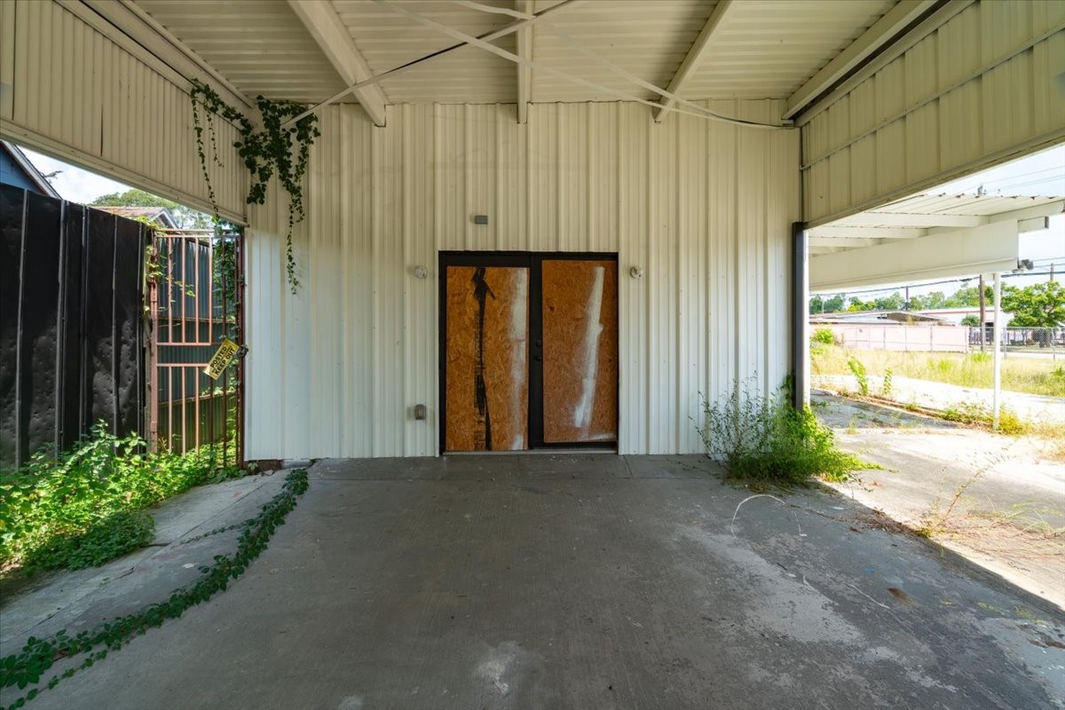 741 McDaniel Street Houston, TX 77022 - Photo 10 of 25 a view of a room with window and wooden floor