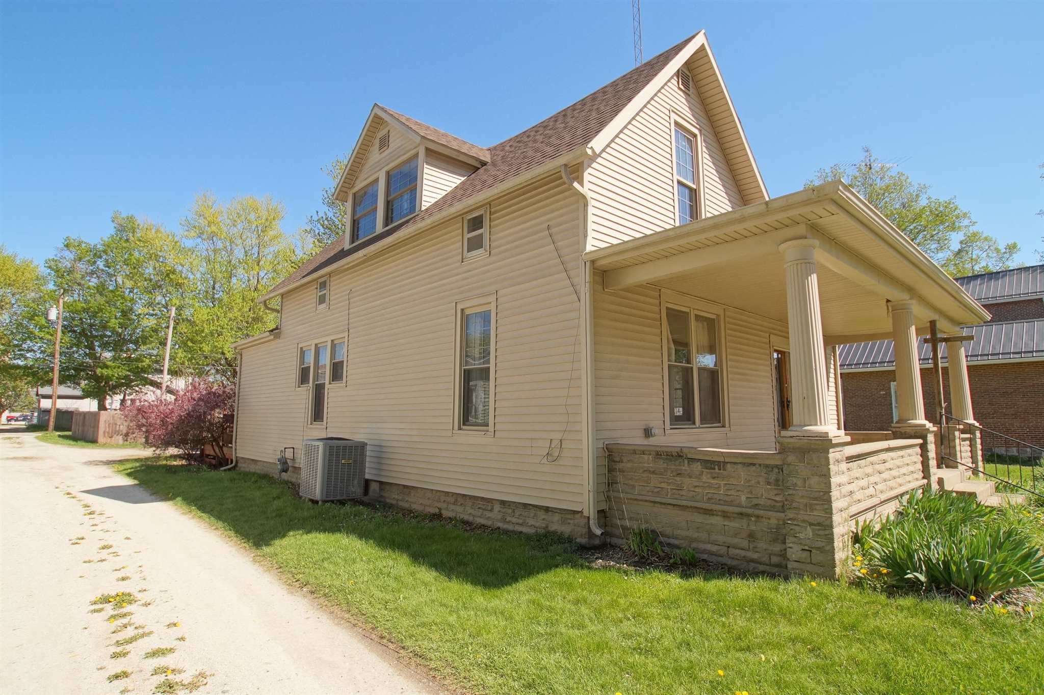 817 Pontiac Street Rochester, IN 46975 - Photo 3 of 18