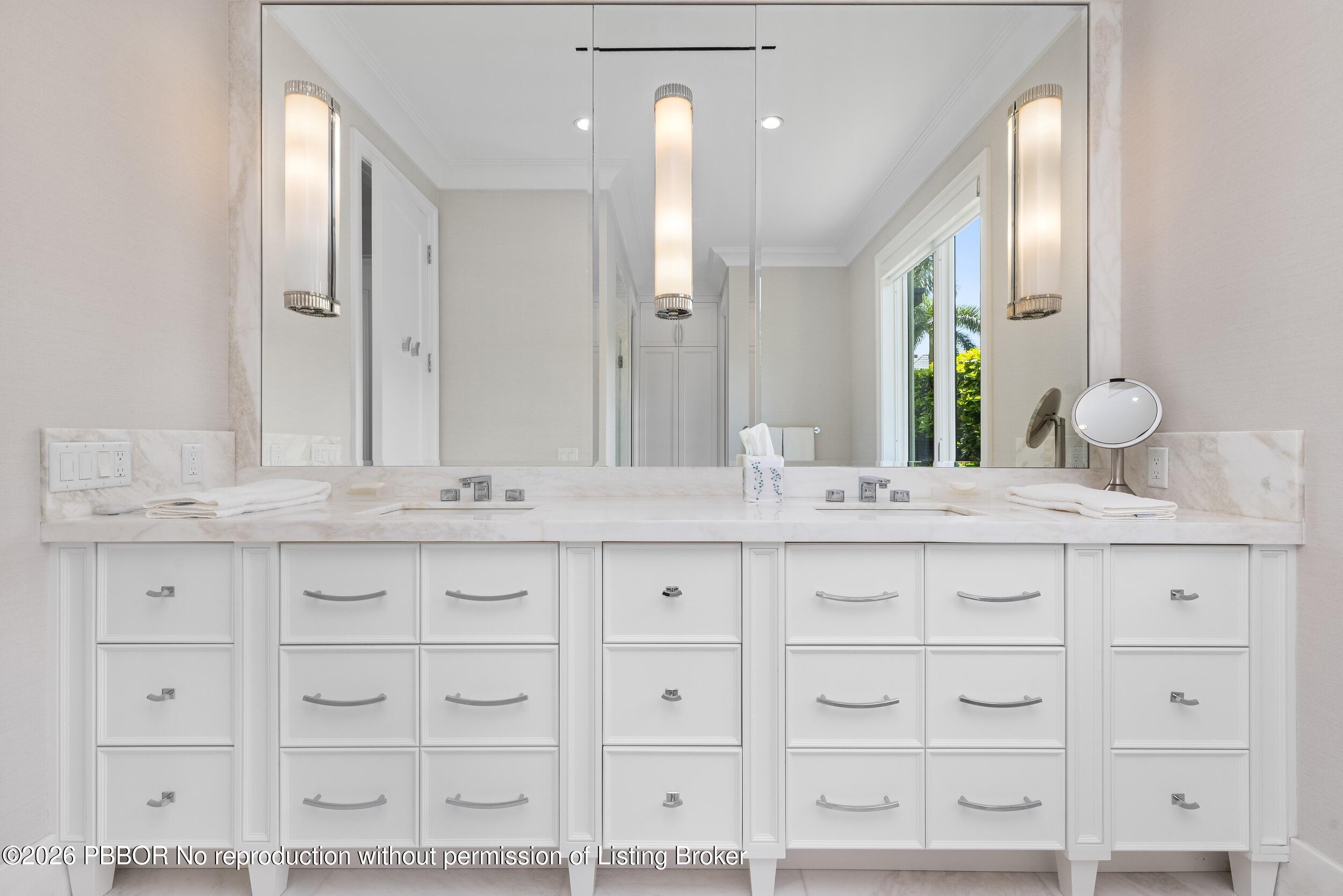 229 Ridgeview Drive Palm Beach, FL 33480 - Photo 18 of 33 Primary Bath