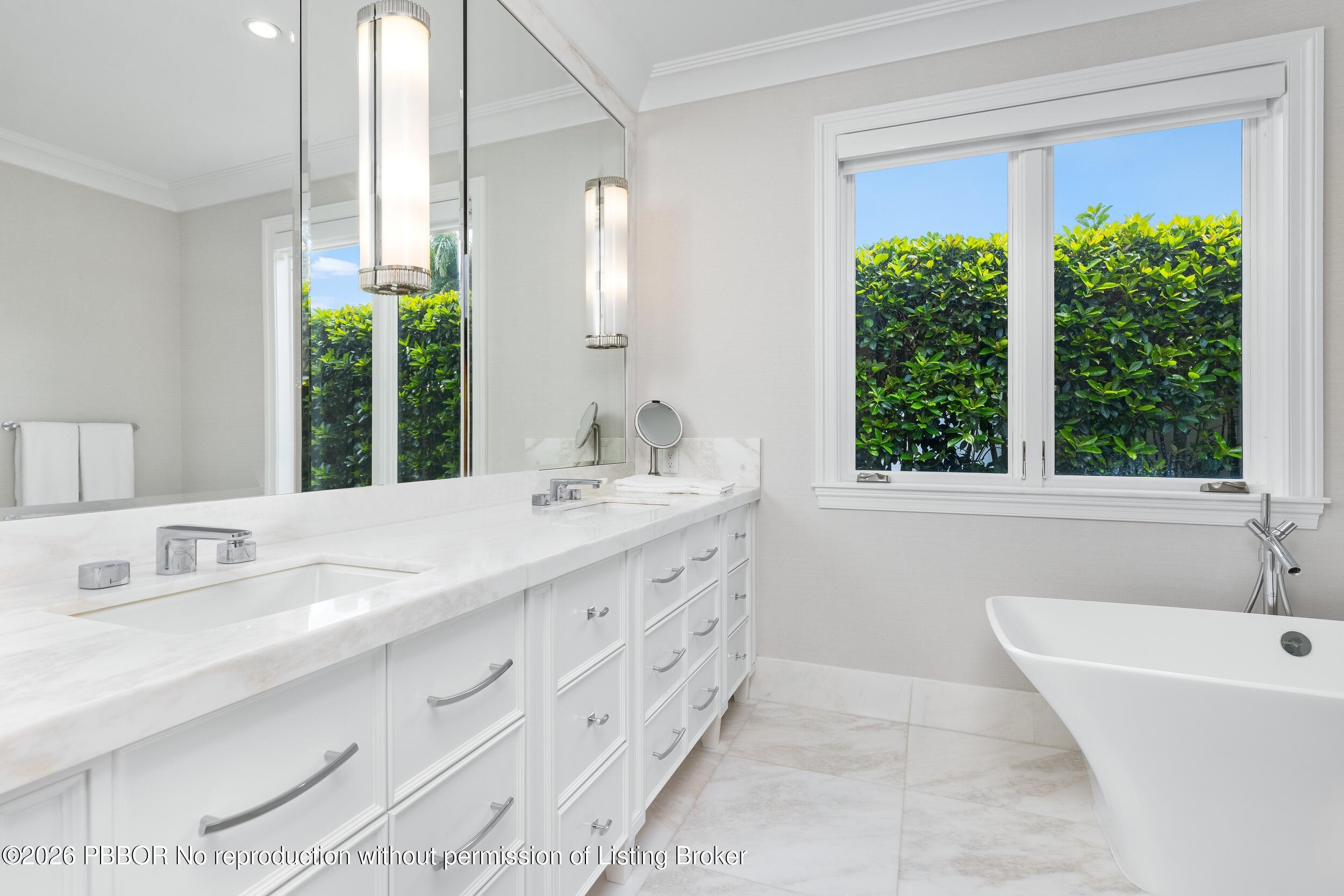 229 Ridgeview Drive Palm Beach, FL 33480 - Photo 21 of 33 Primary Bath