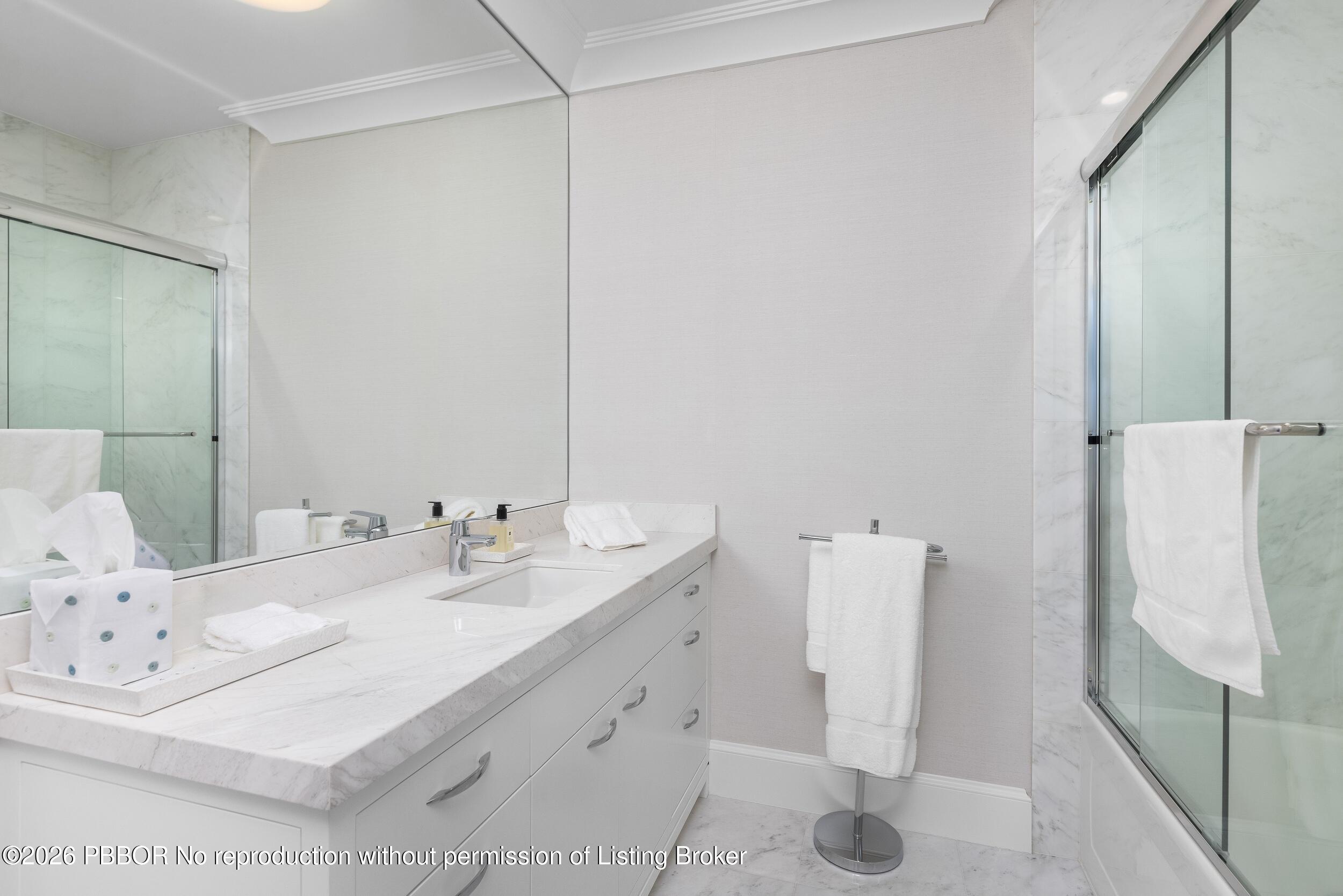 229 Ridgeview Drive Palm Beach, FL 33480 - Photo 27 of 33 Guest Bath