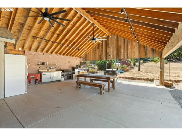$849,900 | 187 Hackett Lane, Riddle, OR 97469