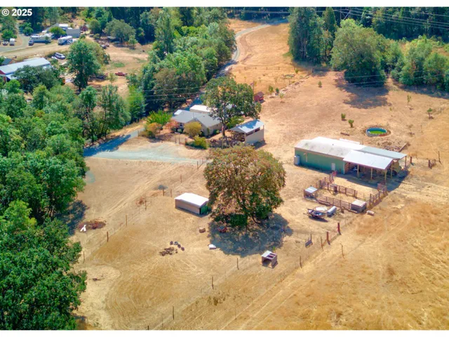 a view of a backyard with a house