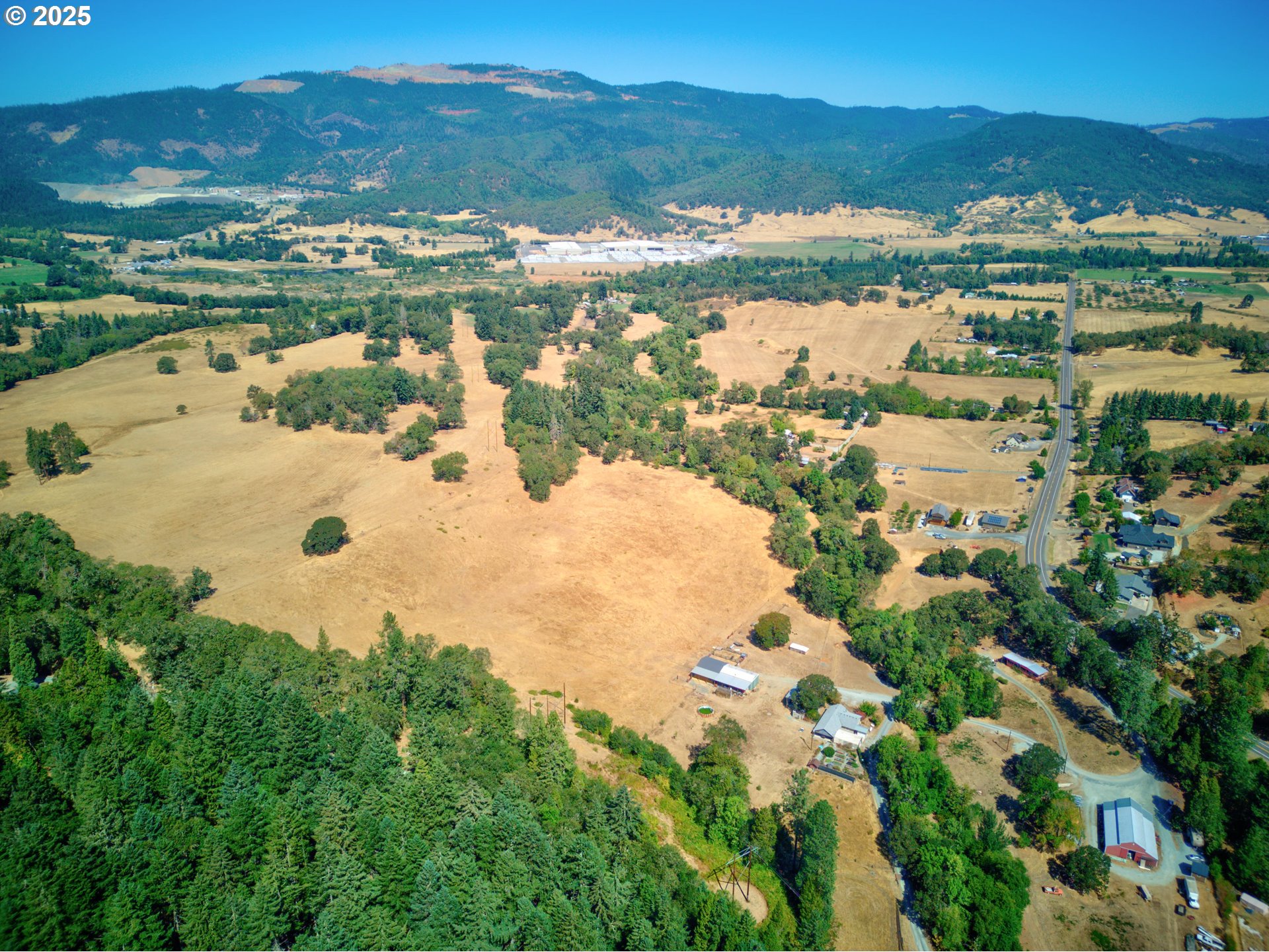 187 Hackett Lane Riddle, OR 97469 - Photo 44 of 48 a view of lake view and mountain view