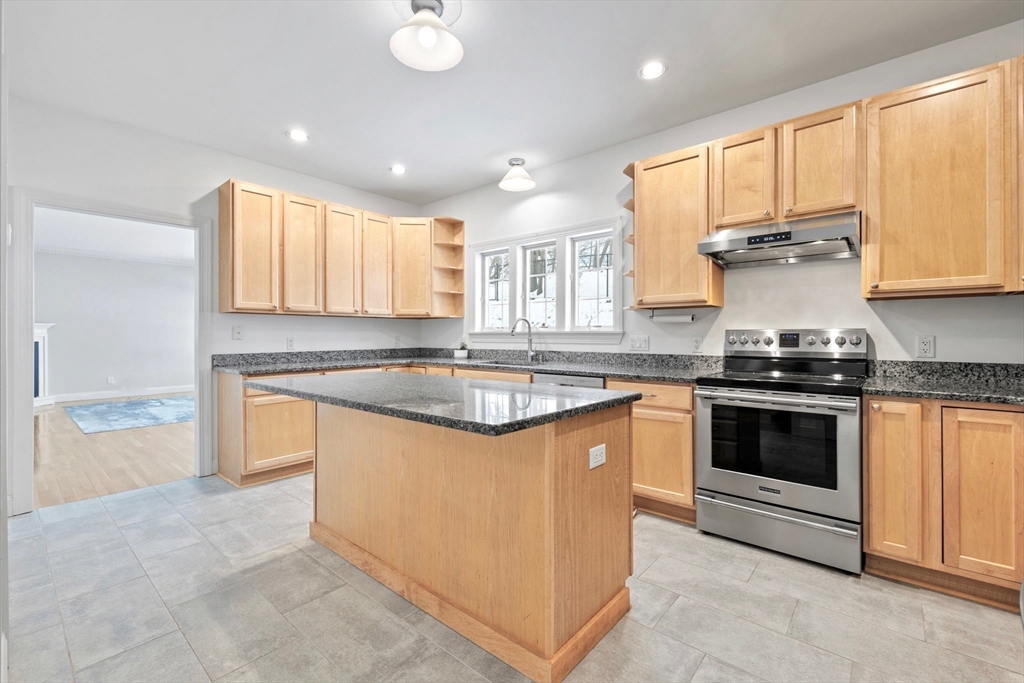 126 Valley Road Needham, MA 02492 - Photo 4 of 23