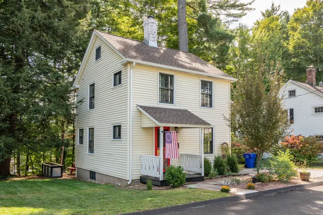 $320,000 | 4 Stebbins Brook Lane, Simsbury, CT 06070