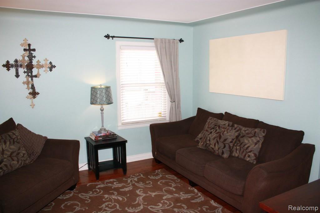 1642 Cambridge Road Berkley, MI 48072 - Photo 8 of 36 8.JPG