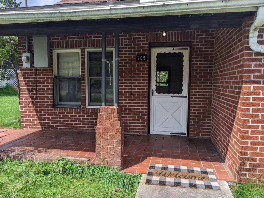 705 Coeburn Road Wise, VA 24293 - Photo 2 of 32 *