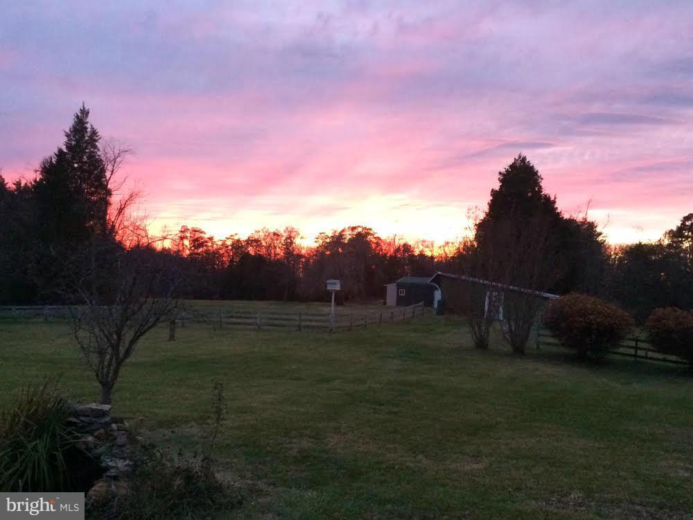 5407 Sumerduck Road Sumerduck, VA 22742 - Photo 2 of 30 a backyard of a house with table and chairs