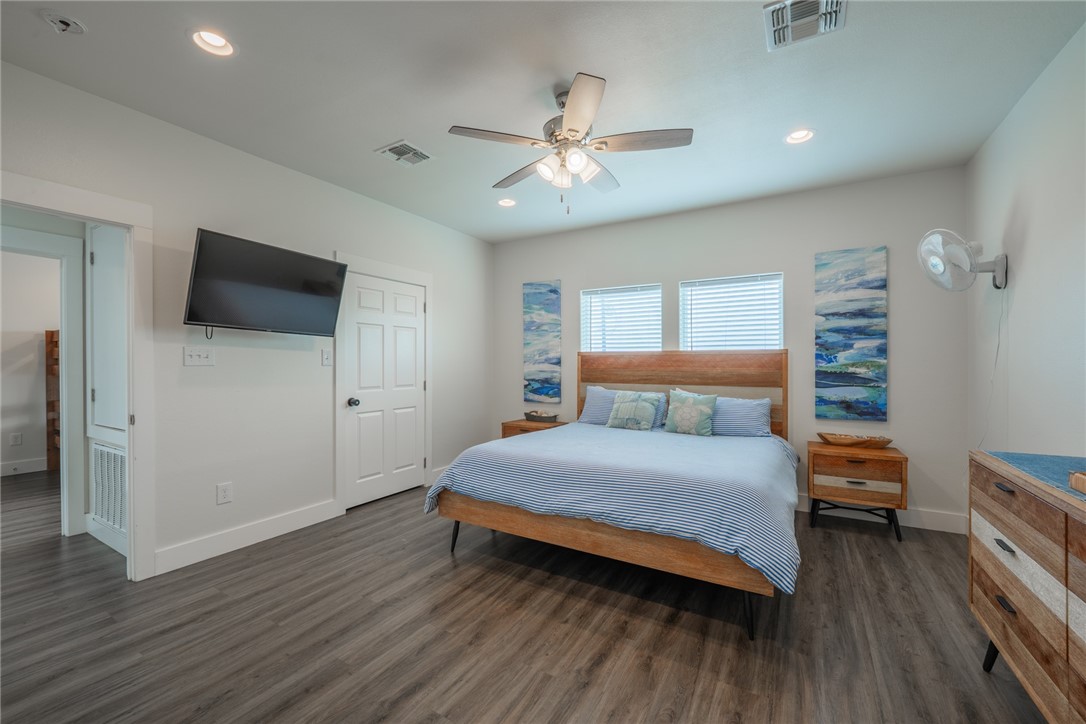 109 Copano Cove Road Rockport, TX 78382 - Photo 13 of 32