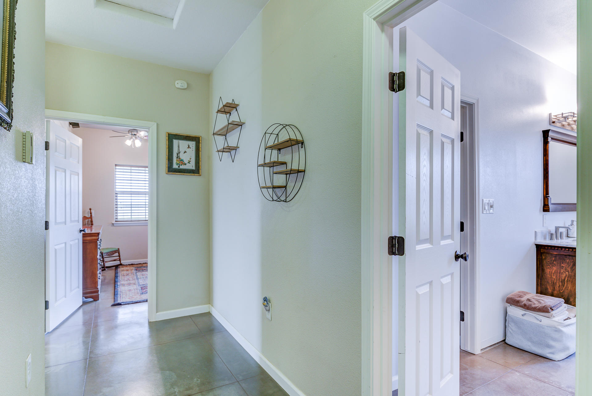 6845 Rawson Road Corning, CA 96021 - Photo 21 of 54 Hallway