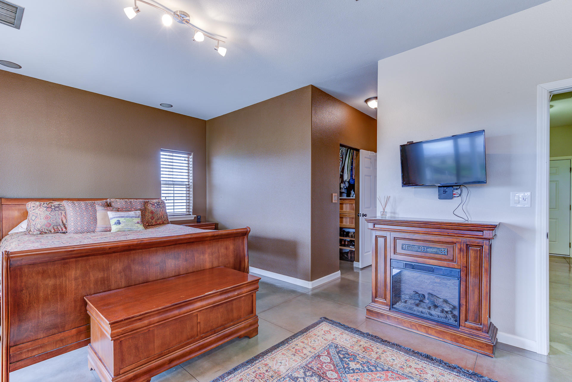 6845 Rawson Road Corning, CA 96021 - Photo 22 of 54 Bedroom 3