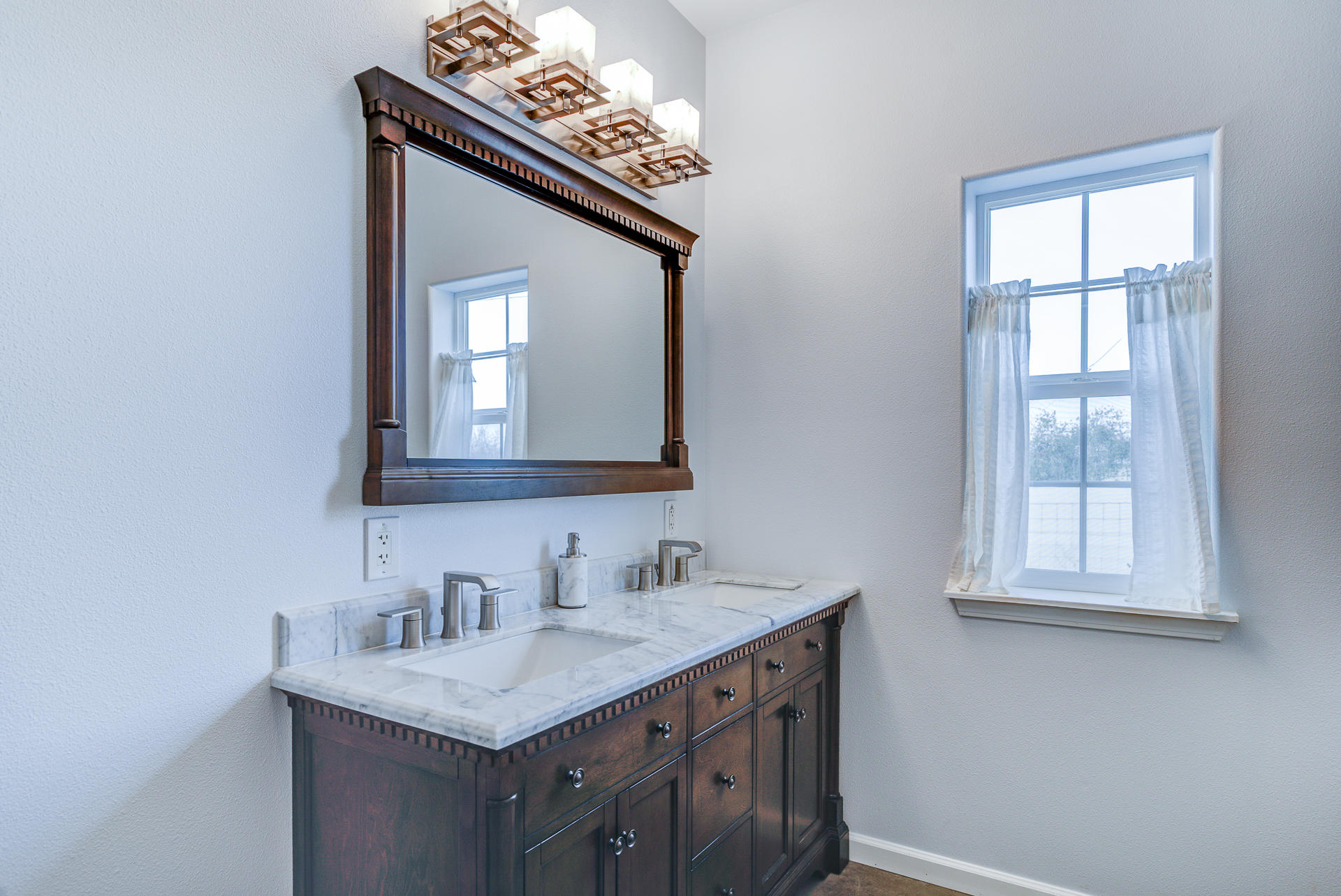 6845 Rawson Road Corning, CA 96021 - Photo 30 of 54 Ensuite