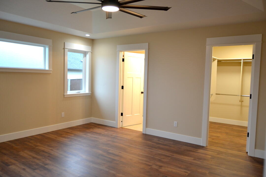 190 Southwest Rock Gulch Road Grants Pass, OR 97527 - Photo 11 of 30 Primary bedroom