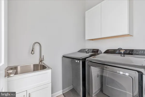 $899,900 | 230 Conifer Lane, Winchester, VA 22602